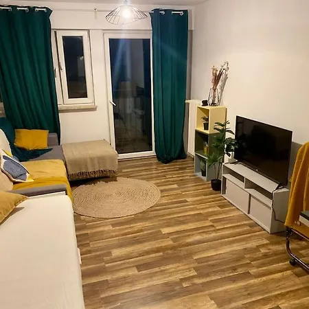 Workation Centre Metro Park Family 15 Min Palace Kultury Apartment